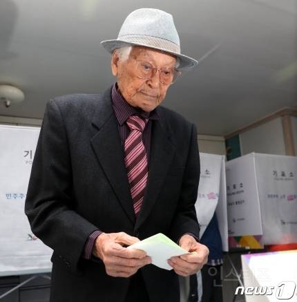 오늘 투표하는 100세 이상 어르신들 | 인스티즈
