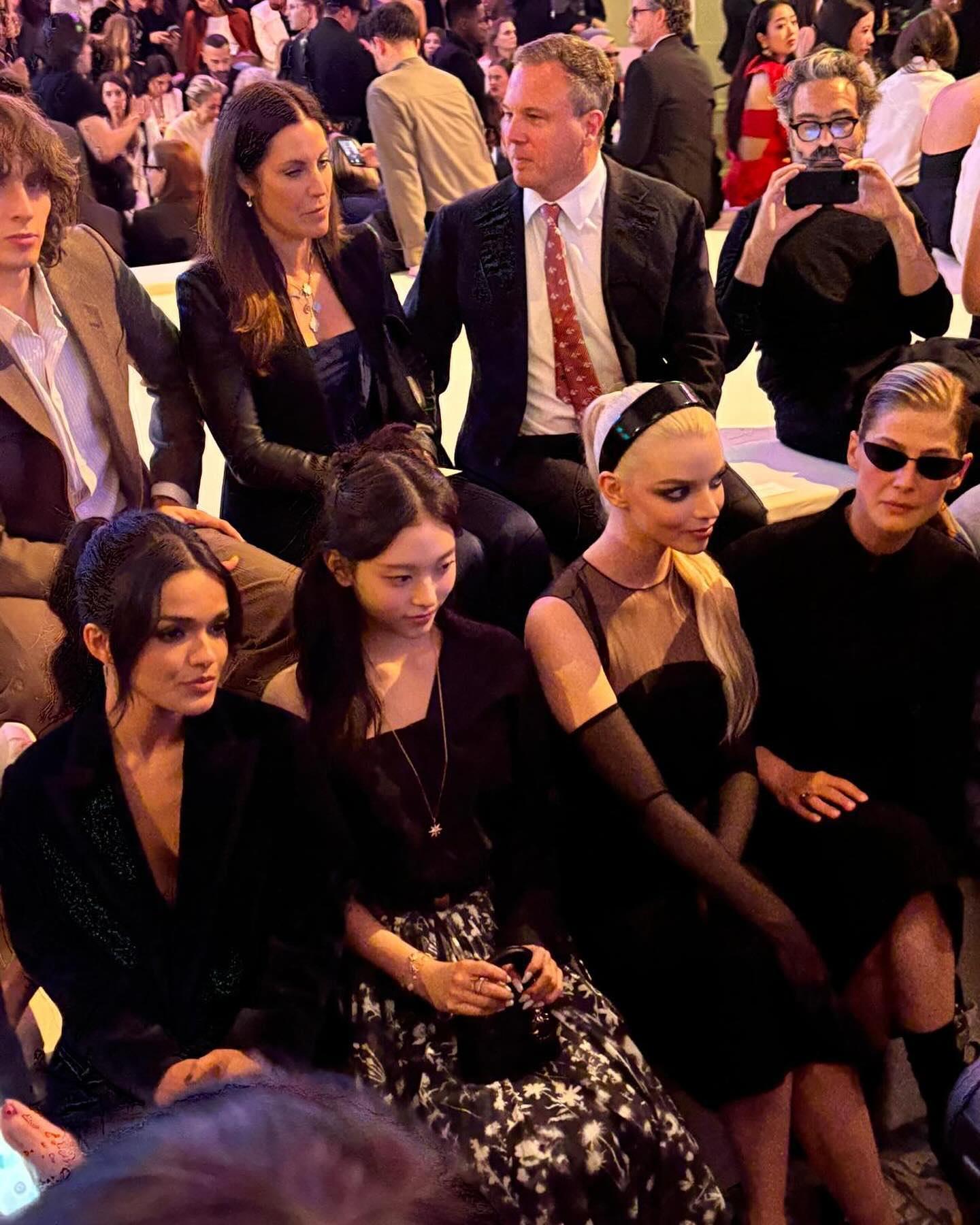 [정보/소식] 오늘자 Dior Fall 24 패션쇼 참석한 뉴진스 해린.jpg | 인스티즈