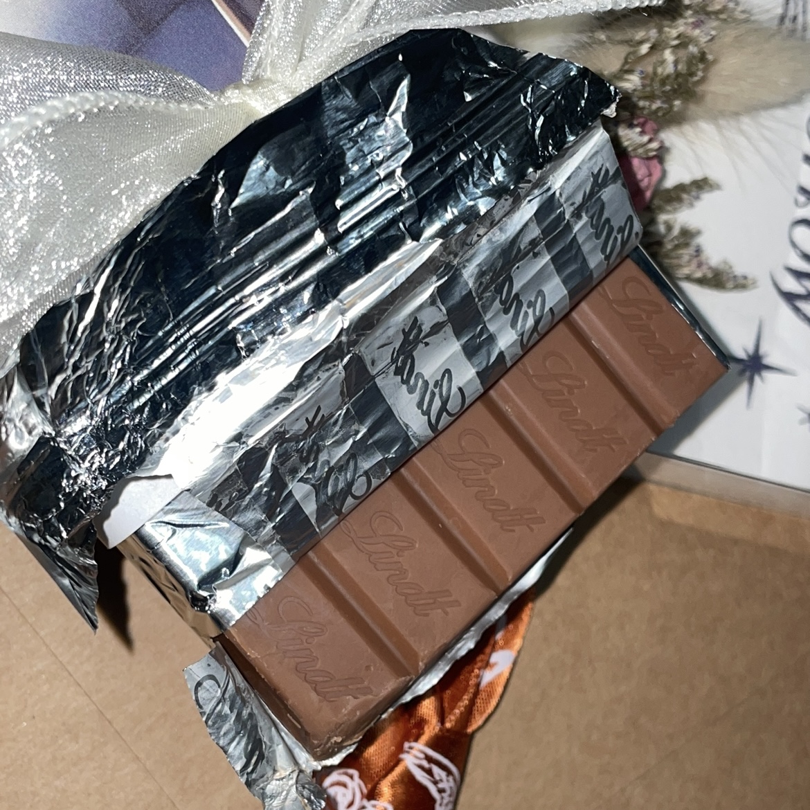 [잡담] 투바투 일욜에 역조공했던 초콜릿 린트 초콜릿이었네 | 인스티즈