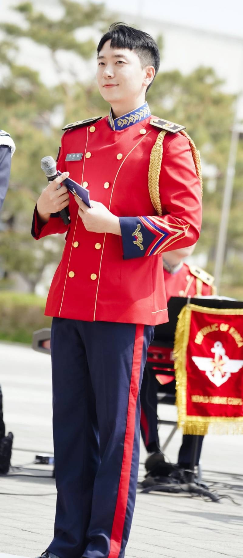군복무 중 국군 행사 참석한 김연아 남편 고우림.jpg | 인스티즈
