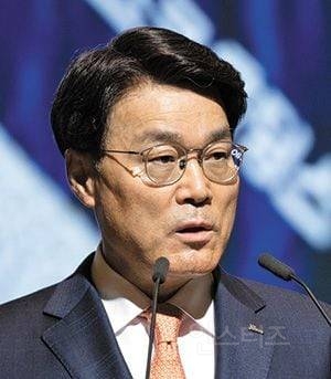 '황제 출장' 최정우 포스코 前회장, 퇴임 후에도 2년간 연봉 10억 | 인스티즈