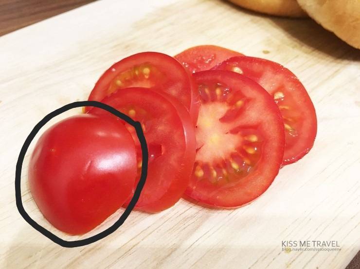 [잡담] 맘스터치 버거에 토마토 끝부분도 사용해? | 인스티즈