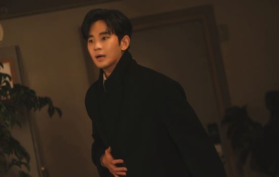 [정보/소식] "백현우 못 보내" 기세 좋은 김수현, 10년 만의 '백상' 수상 도전 | 인스티즈