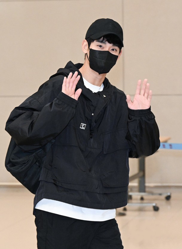[잡담] 김수현 최근 공항 패션이라는데 | 인스티즈