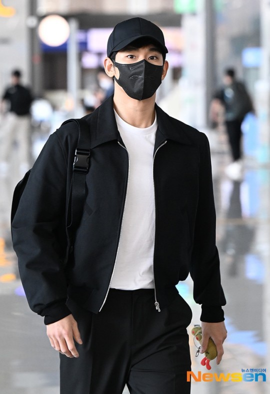 [잡담] 김수현 최근 공항 패션이라는데 | 인스티즈