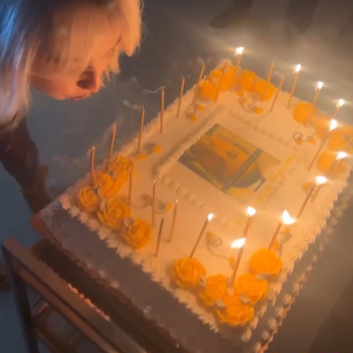 [잡담] 아 미친 사브리나 카펜터 25살 생일 케이크 봐봐ㅋㅋㅋㅋ | 인스티즈