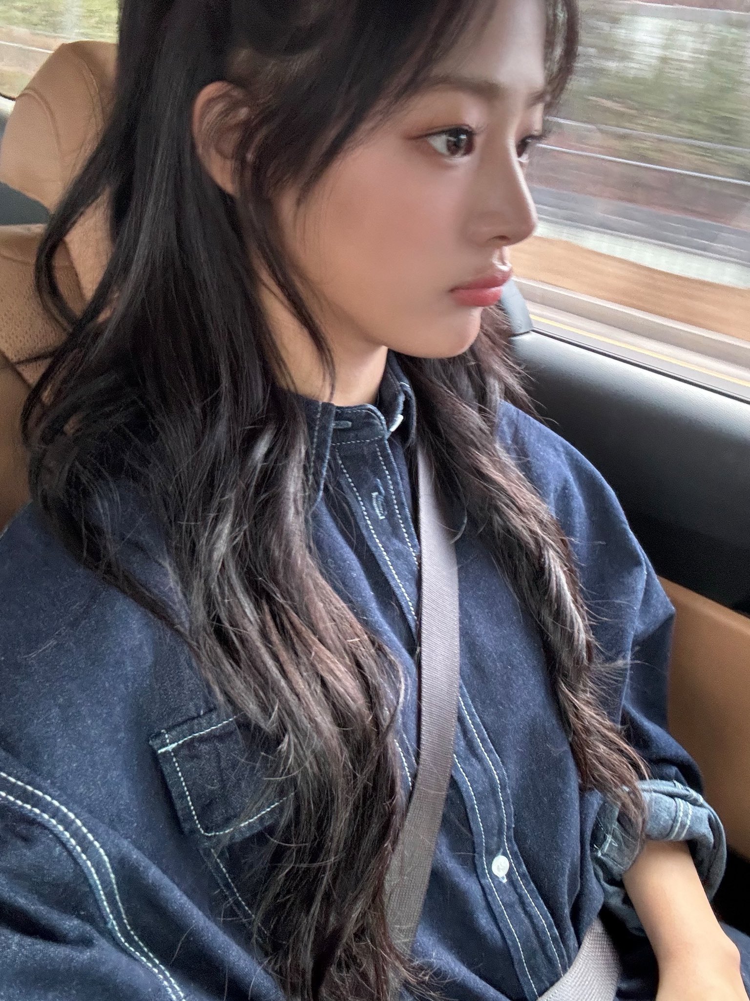 [잡담] 김민지소녀 차셀카샷마다 착실하게 안전벨트한거봐 | 인스티즈
