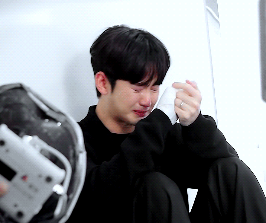 [잡담] 김수현 눈여 하면서 16부작에 총 40번 울었다는데 | 인스티즈