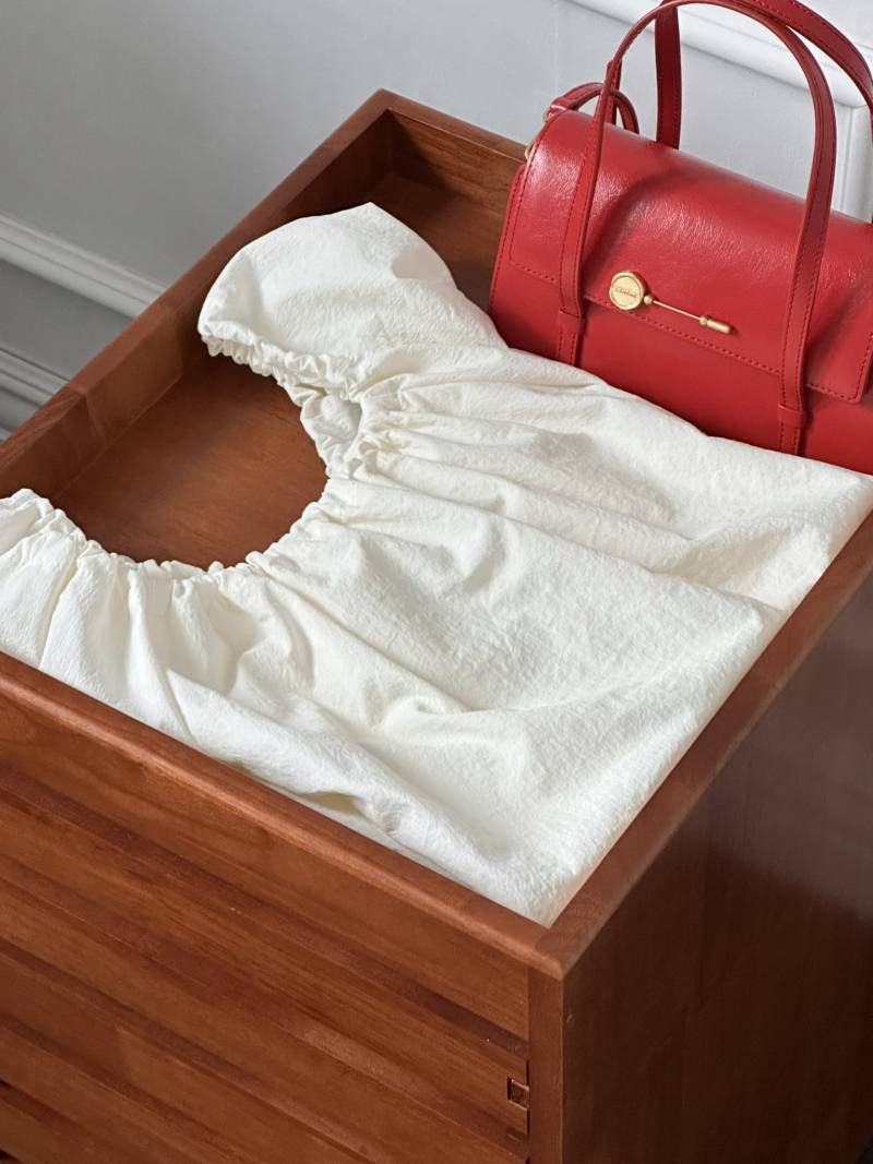 [잡담] 이 빨간가방 찾아줄 능력자? 🔍❤️ | 인스티즈