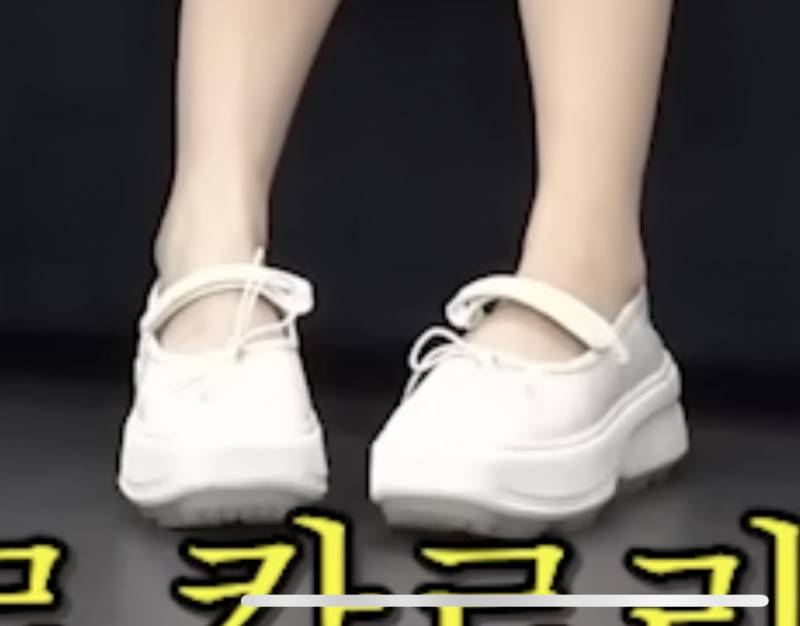 [잡담] 이 신발 정보 아는 사람.......!!!!!!!! | 인스티즈
