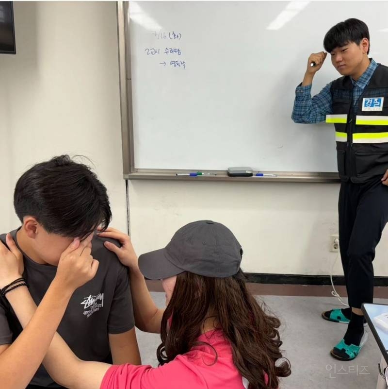 드디어 올라온 오늘자 의정부고 24 졸업사진 JPG | 인스티즈