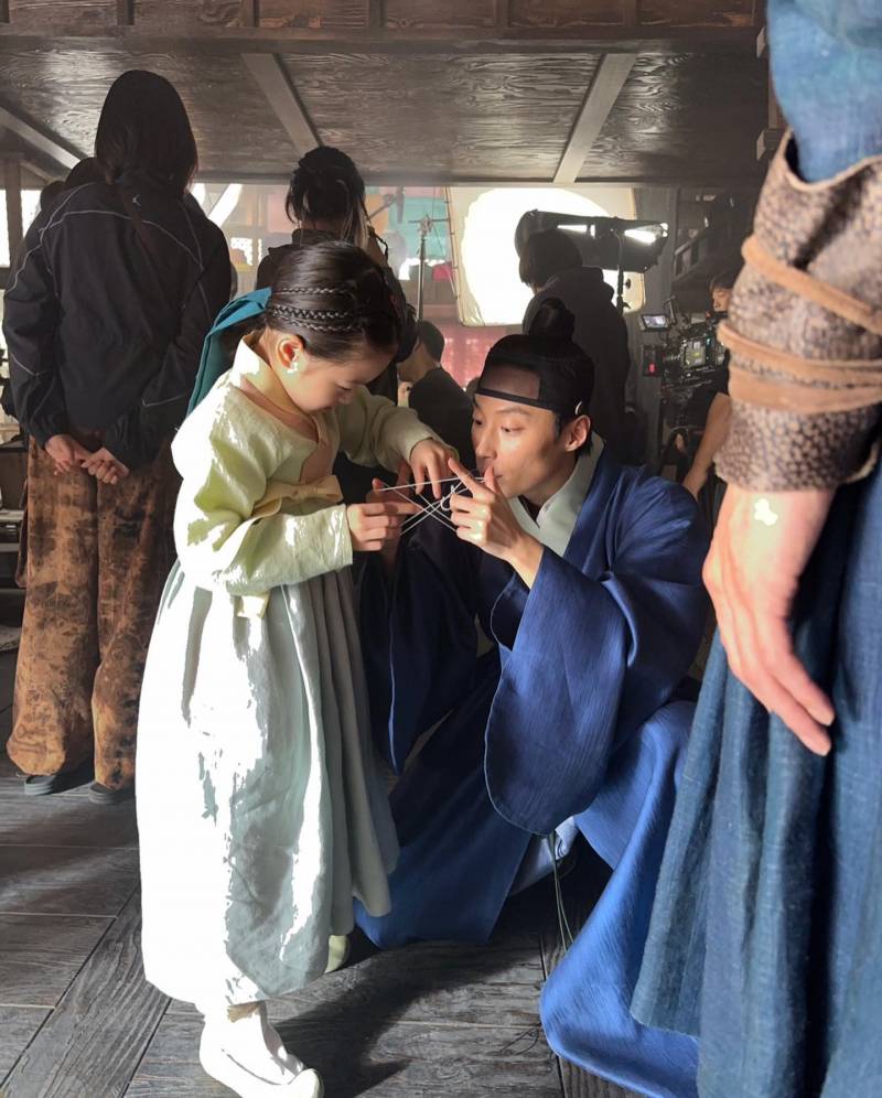 요즘 드덕들 사이 묘하게 신경 쓰인다는 남자 배우.jpg | 인스티즈