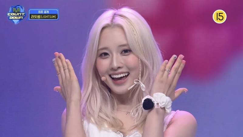 비주얼 물 제대로 올랐다는 오늘자 엠카 컴백무대 라잇썸 | 인스티즈