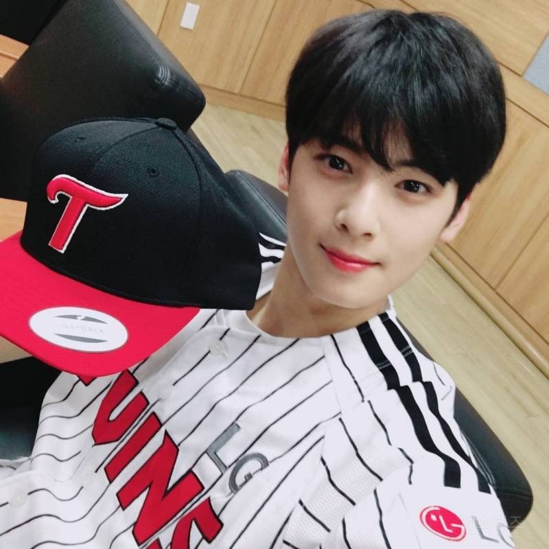 11일에 LG트윈스 시구 한다는 차은우.jpg | 인스티즈