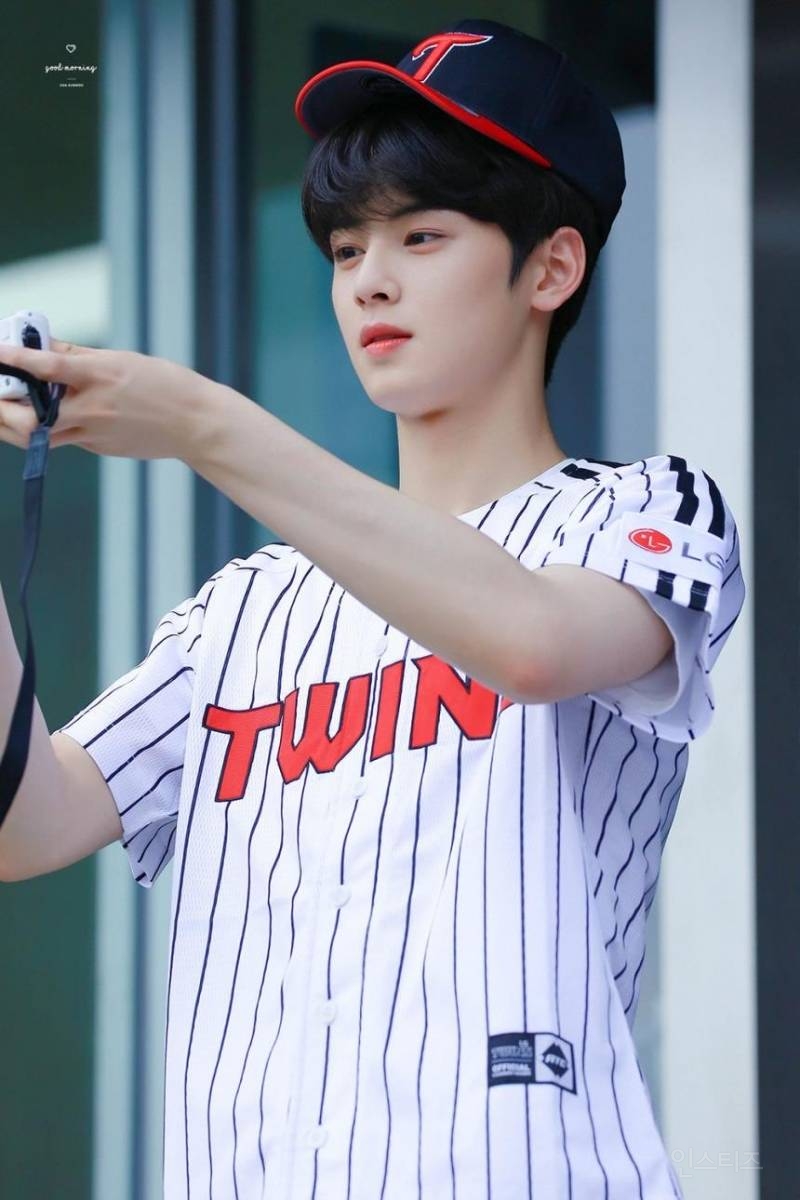 11일에 LG트윈스 시구 한다는 차은우.jpg | 인스티즈