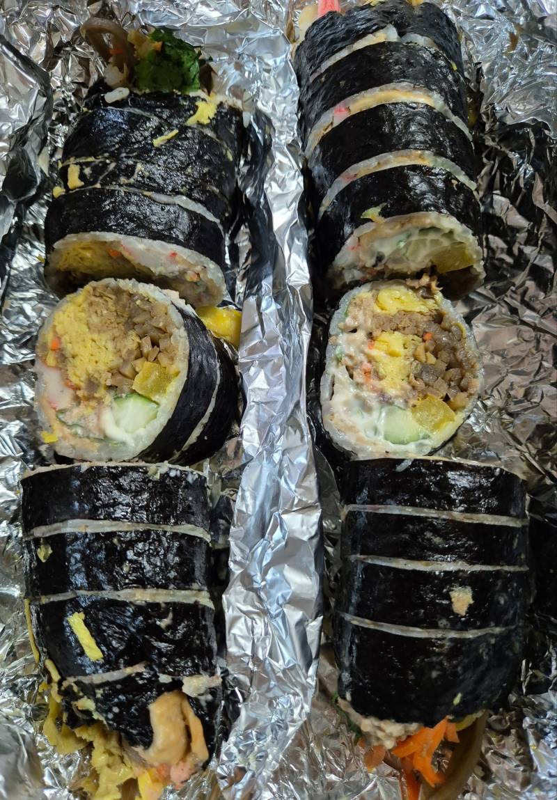 [잡담] 시장 가면 꼭 사오는 내 최애 김밥🥰🤤과 대왕카스테라 - 인스티즈(instiz) 일상 카테고리