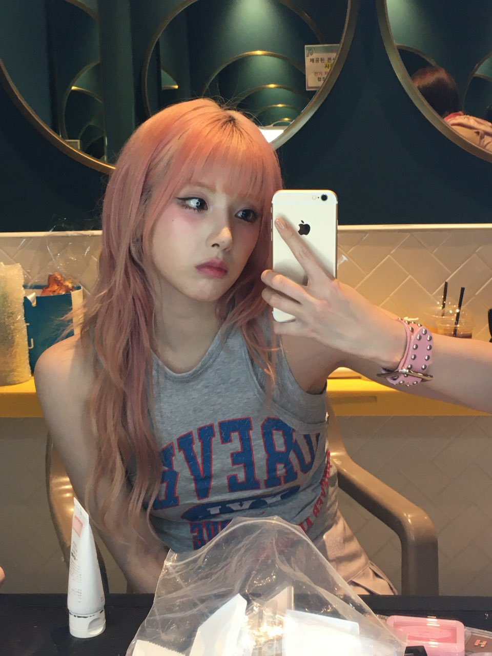 얼굴 보느라 몰랐는데 손이 진짜 섬섬옥수라는 엔믹스 지우.jpg | 인스티즈