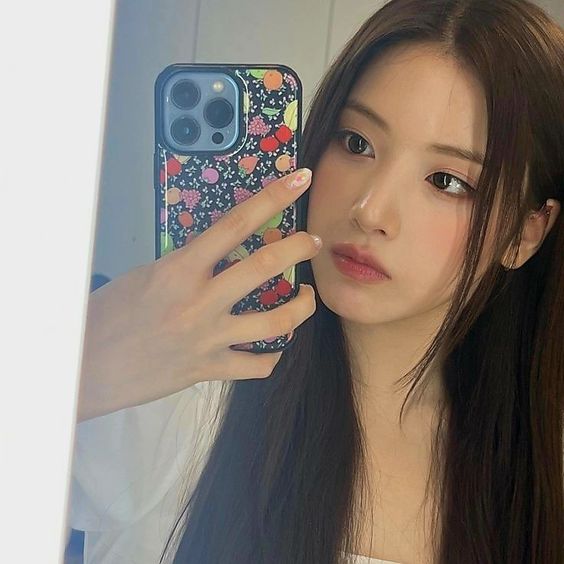 얼굴 보느라 몰랐는데 손이 진짜 섬섬옥수라는 엔믹스 지우.jpg | 인스티즈