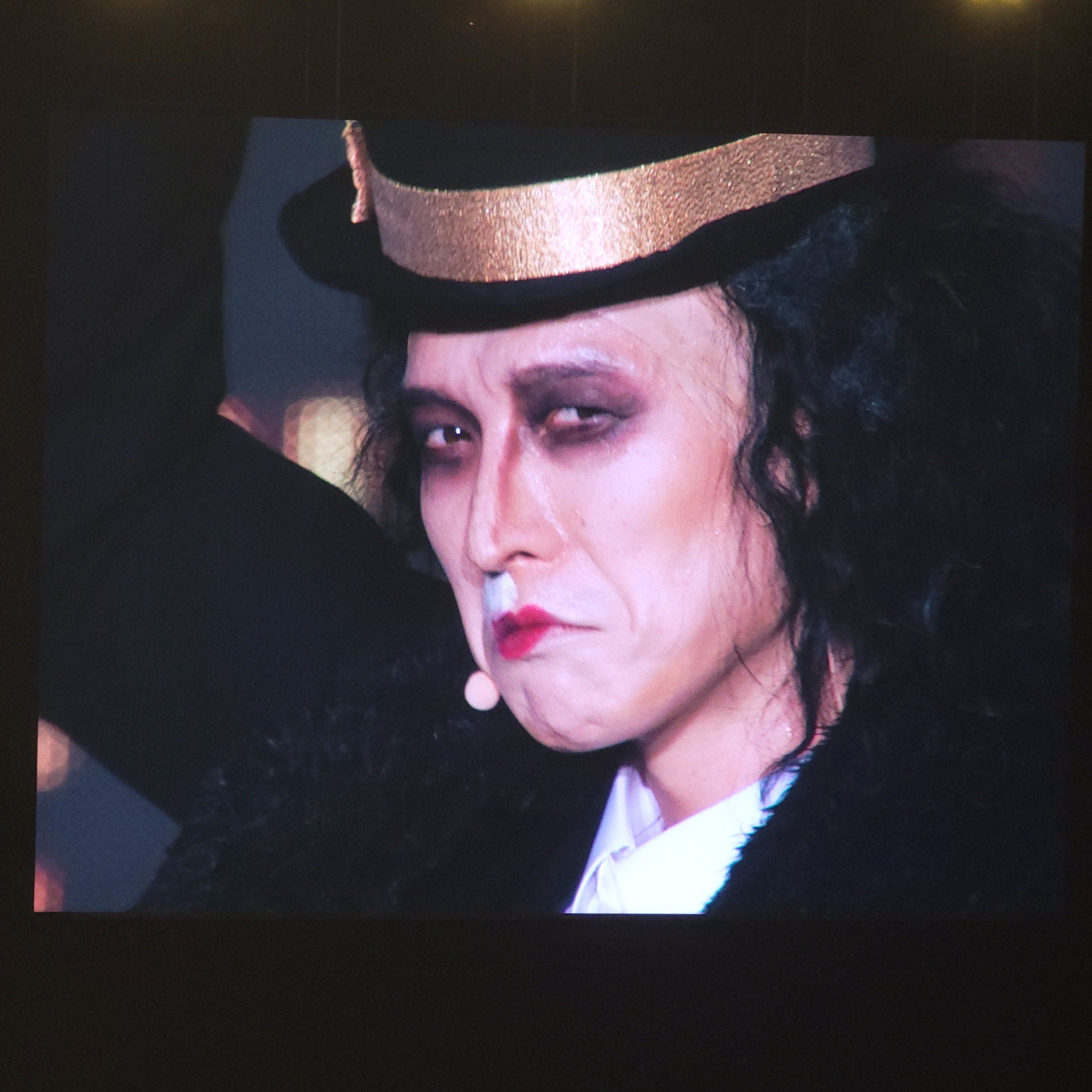 모든걸 놓아버린 듯한 가수의 콘서트 상황 .jpgif | 인스티즈