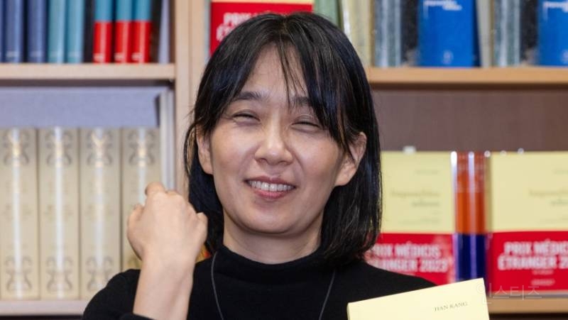 [속보] 노벨 문학상에 소설가 한강… 한국 작가 최초 수상 | 인스티즈