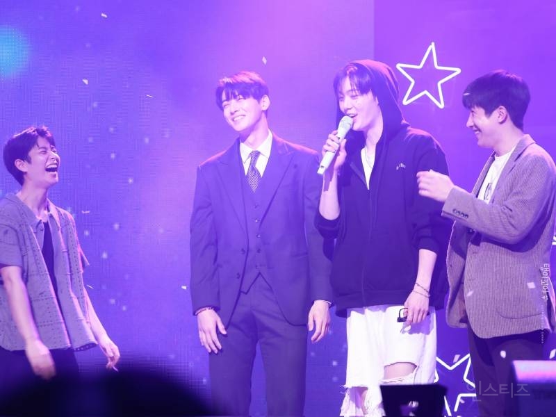 막내 솔로 팬콘에서 모인 아스트로 멤버들.jpg | 인스티즈