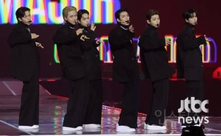 82메이저, 골든 웨이브 인 도쿄... 강렬한 퍼포먼스로 물들여 | 인스티즈