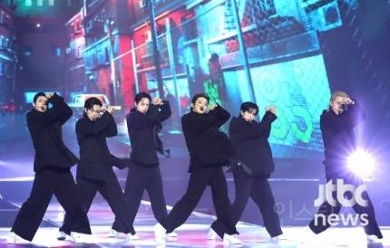 82메이저, 골든 웨이브 인 도쿄... 강렬한 퍼포먼스로 물들여 | 인스티즈