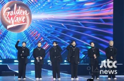 82메이저, 골든 웨이브 인 도쿄... 강렬한 퍼포먼스로 물들여 | 인스티즈