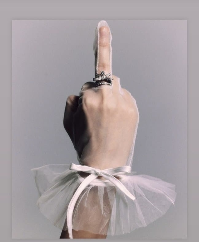 [잡담] 근데 ㄹㅇ 이 사진마저 미감없어보여,,,,, | 인스티즈