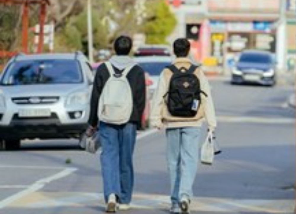 [잡담] 조립식가족 산하해준 뒷모습 ㄱㅇㅇ | 인스티즈