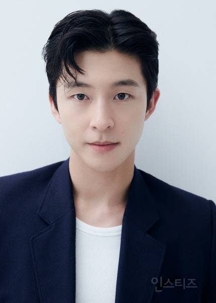 [ⓓ인터뷰] "말 사라지니, 귀 기울이는"…홍경, '청설'의 여백 | 인스티즈