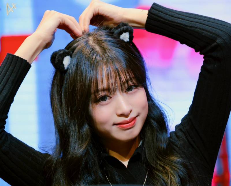 팬싸에 팬싸템 직접 챙겨온 베이비몬스터 아현 | 인스티즈