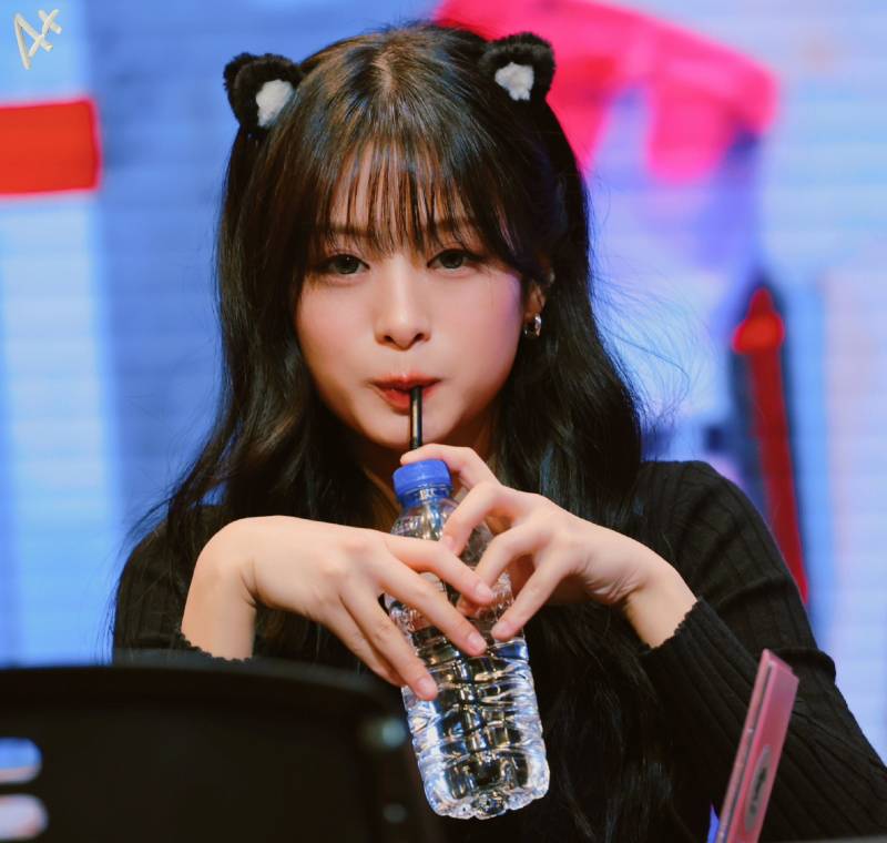 팬싸에 팬싸템 직접 챙겨온 베이비몬스터 아현 | 인스티즈