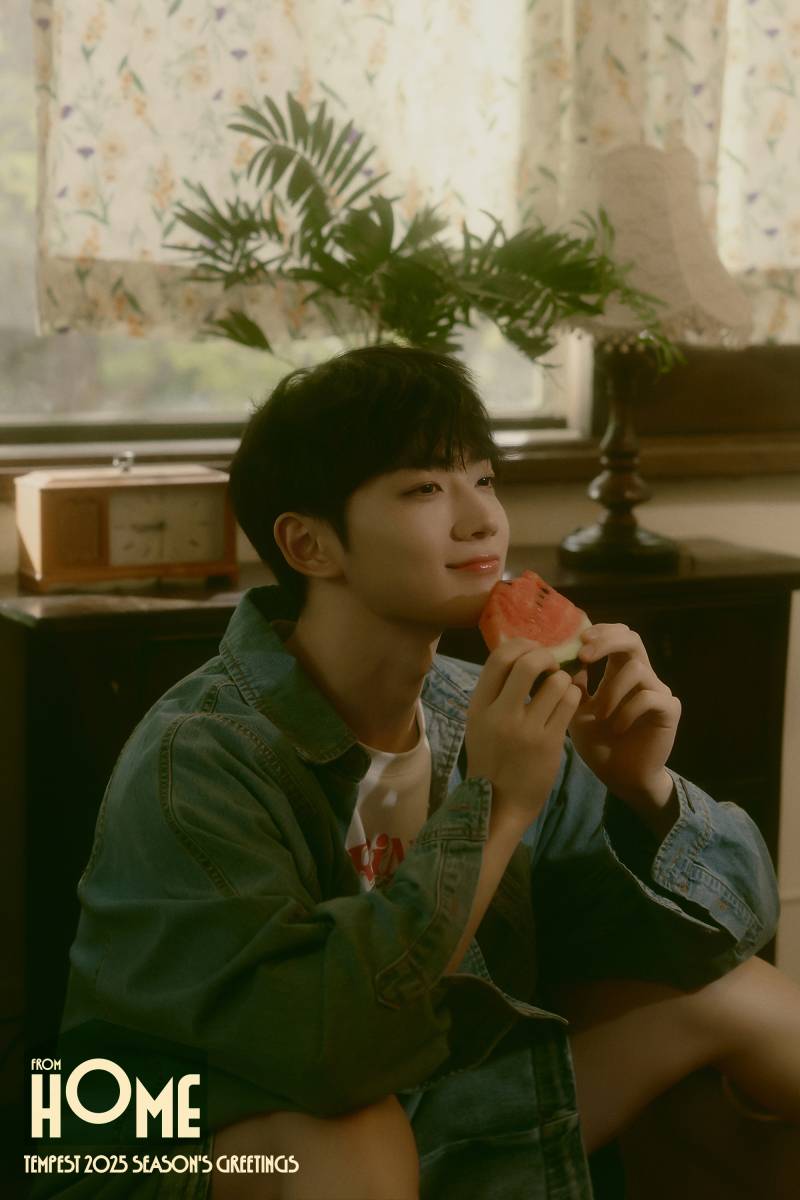 무리 안 하고 여름-겨울 컨셉으로 깔끔하게 찍은 템페스트 시즌그리팅 티저 | 인스티즈