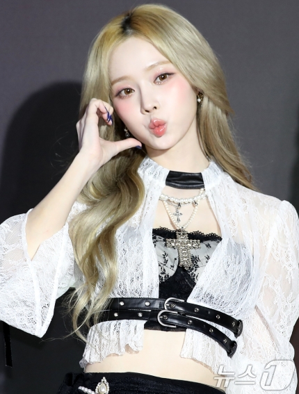 [잡담] 윈터 오늘 의상 어디서 봣나? 햇더니 | 인스티즈