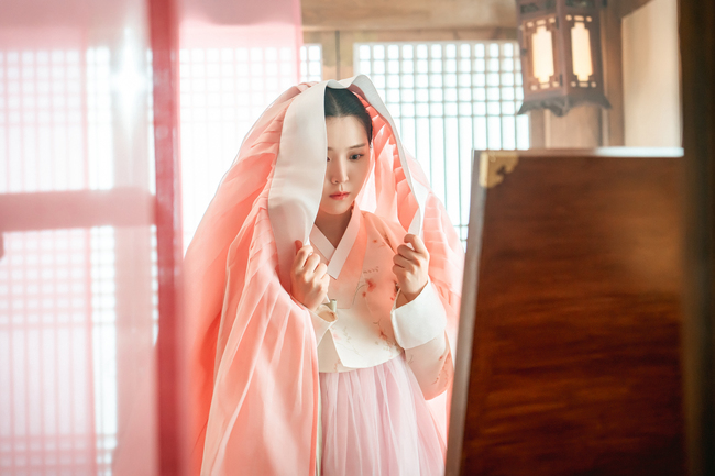[정보/소식] 김지은, 남장 하니 꽃도령 자태…첫 사극에 남장여자까지 (체크인 한양) | 인스티즈