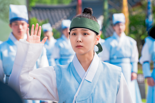 [정보/소식] 김지은, 남장 하니 꽃도령 자태…첫 사극에 남장여자까지 (체크인 한양) | 인스티즈
