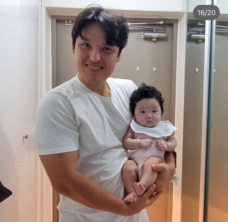 [잡담] 채이 곱슬머리 봐라 | 인스티즈