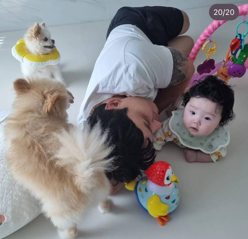 [잡담] 채이 곱슬머리 봐라 | 인스티즈