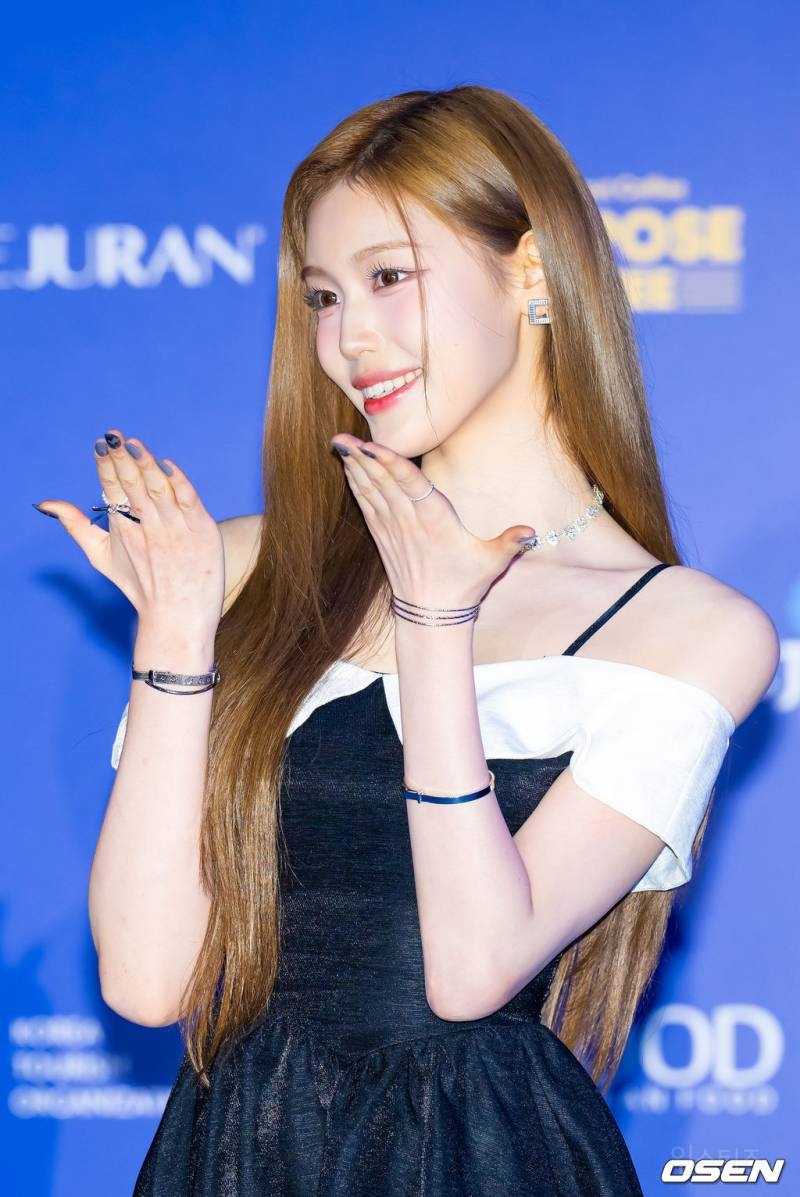 오늘 MAMA 데뷔 앞둔 테디 프로듀싱 걸그룹 이즈나 레드카펫 비주얼 | 인스티즈