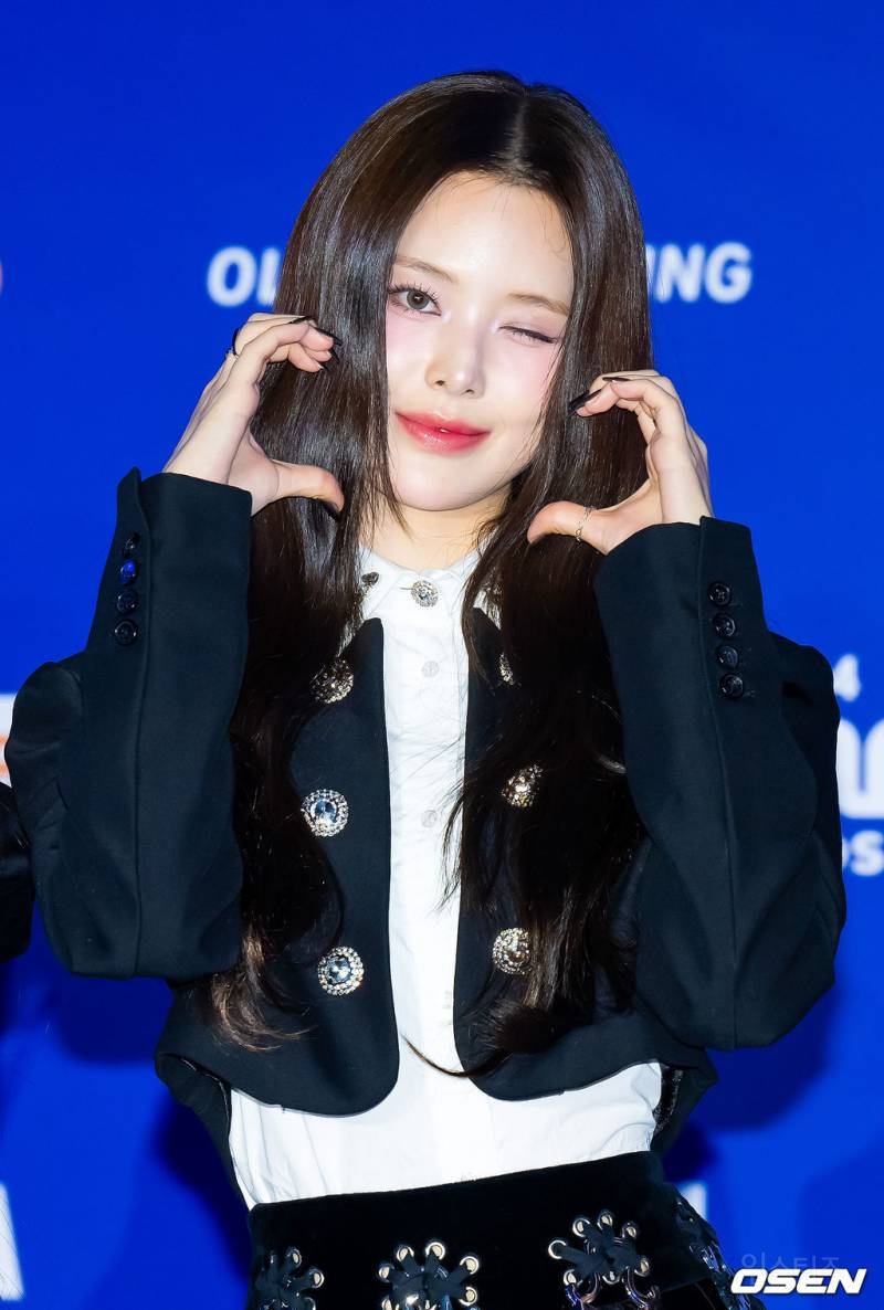 오늘 MAMA 데뷔 앞둔 테디 프로듀싱 걸그룹 이즈나 레드카펫 비주얼 | 인스티즈