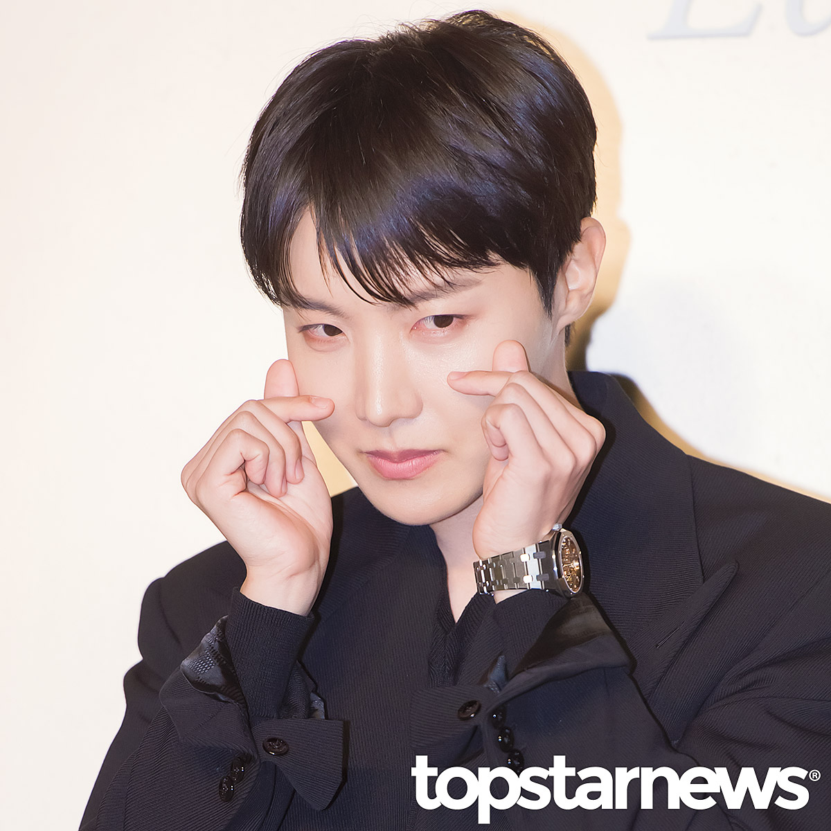 [정보/소식] BTS 제이홉 '뉴런', 아마존 뮤직 선정 '2024 베스트 K-팝'...男 솔로 유일 톱10 진입 | 인스티즈