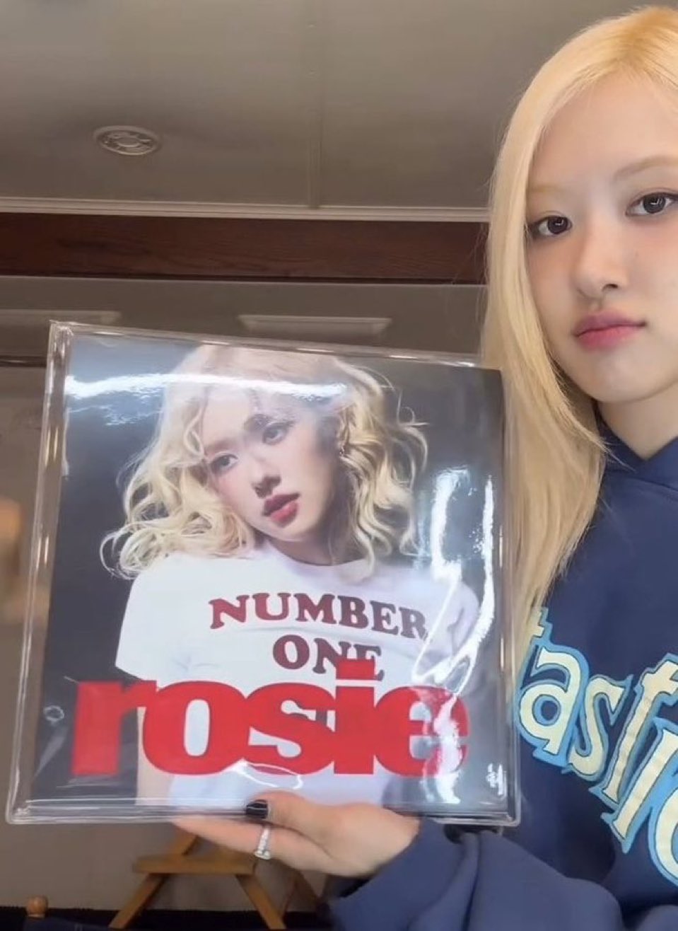 [잡담] 로제 앨범 실물 빨리 받고싶어 | 인스티즈