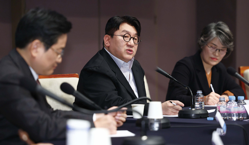 [정보/소식] '민희진 vs 하이브' 진짜 싸움은 이제부터…260억원 풋옵션 혈투 | 인스티즈