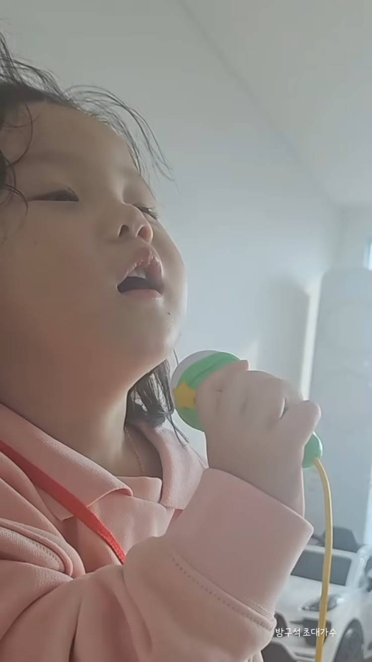 [잡담] 채이 흰 노래 따라하는거 좀 봐ㅠㅠㅠㅠㅠ | 인스티즈