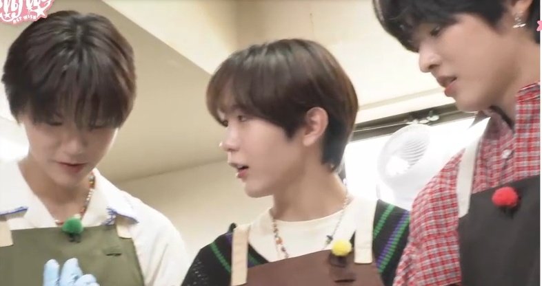 [잡담] 위시 마이크스폰지 상징색인거봐 ㅋㅋㅋ 팀위시가 이런 디테일까지 신경써주는 팀이라 너무 좋다 | 인스티즈