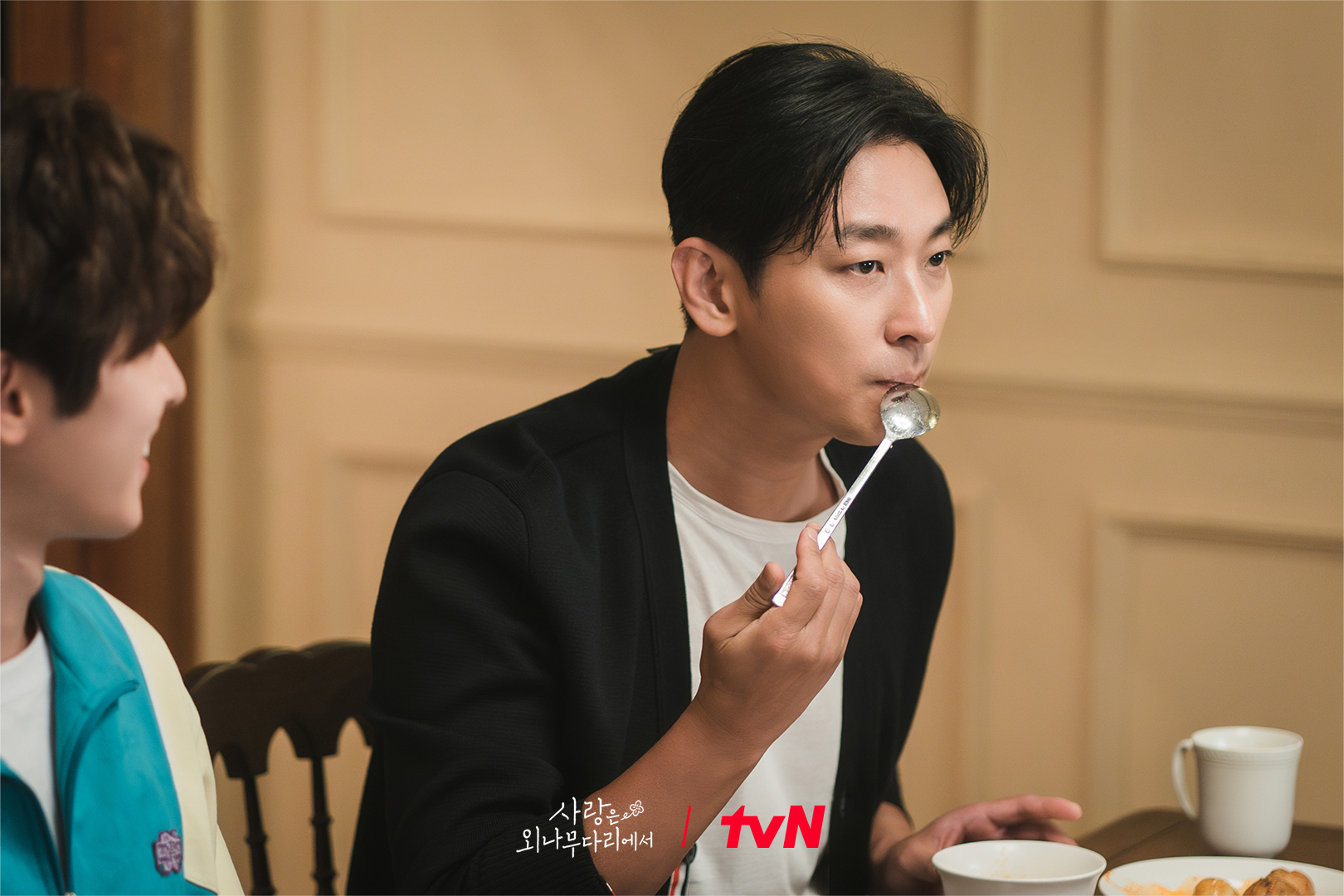 주지훈X정유미, 아찔한 동거 시작...24시간 밀착 "신혼부부 같네"('사랑은 외나무다리에서') | 인스티즈