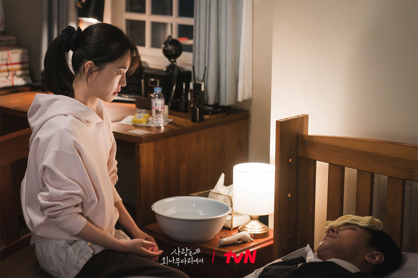 주지훈X정유미, 아찔한 동거 시작...24시간 밀착 "신혼부부 같네"('사랑은 외나무다리에서') | 인스티즈