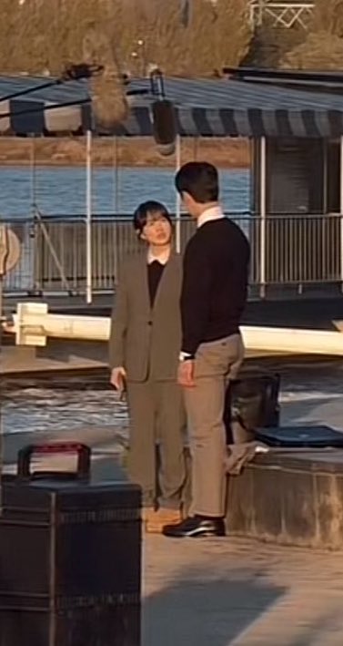 [잡담] 얼마전에 떳던 미지의서울 갓진영이랑 박보영 촬영짤 (ㅅㅍ | 인스티즈
