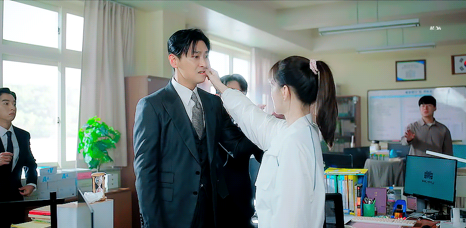 [잡담] 얘네가 진짜 연애를 시작한다는게 안믿겨 | 인스티즈